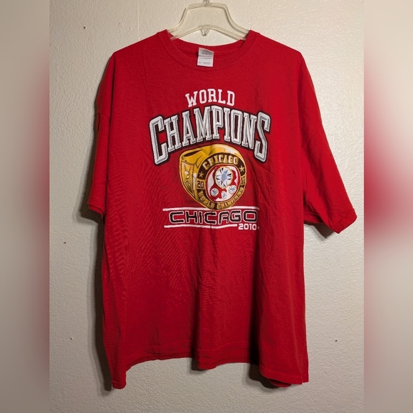 Red Chicago World Champions 2010 Gildan T-Shirt 2xl Pre-owned - Picture 1 of 5